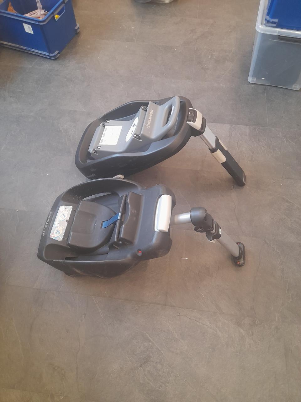2x Maxi Cosi met Easy Base