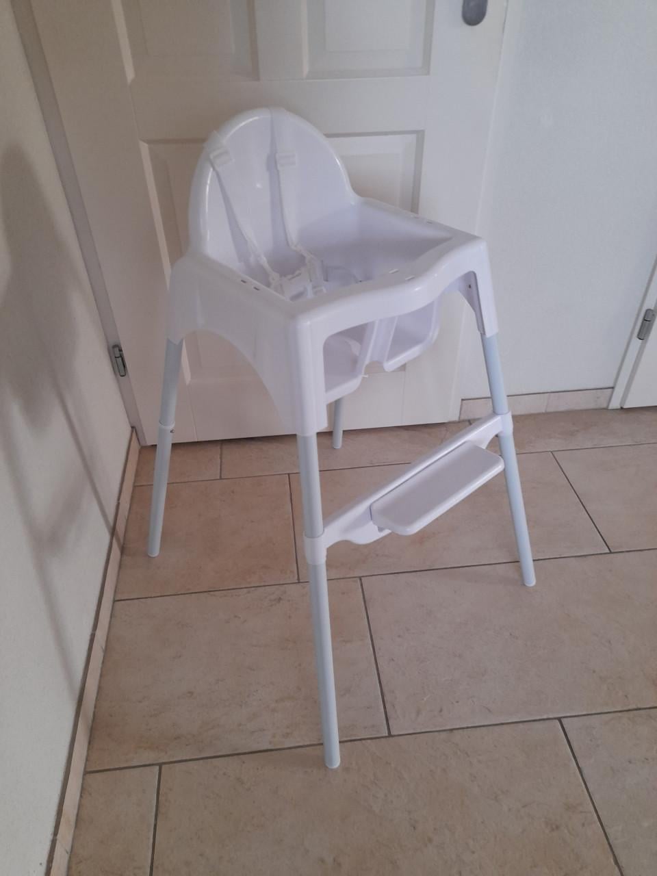 Kinderstoel met gordel (in goede nette staat)