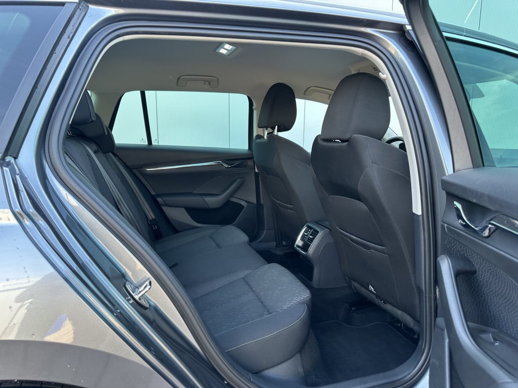 Skoda Octavia combi 1.5 e-tsi 150pk business edition plus