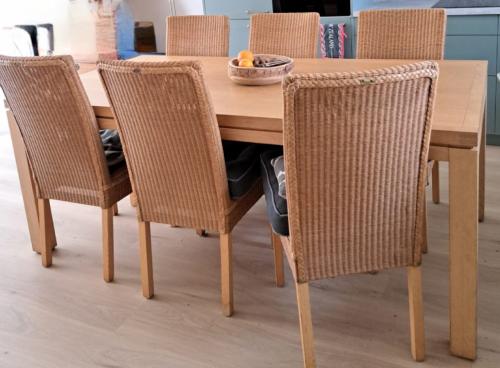Eetkamertafel.