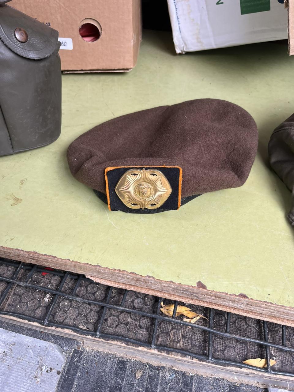 Militaire spullen veldfles baret wintermuts