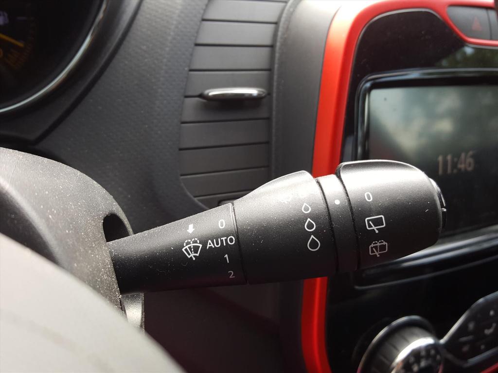 Renault Captur tce 120pk edc helly hansen | navigatie | trekhaak | bluetoot