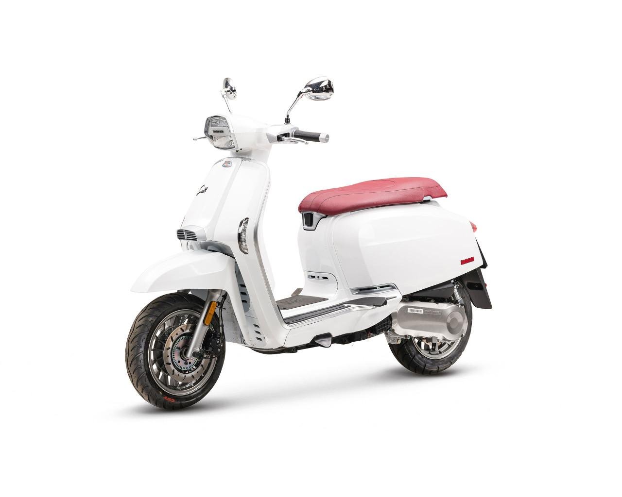 Lambretta V Special 50 Nieuw en nu uit voorraad leverbaar!