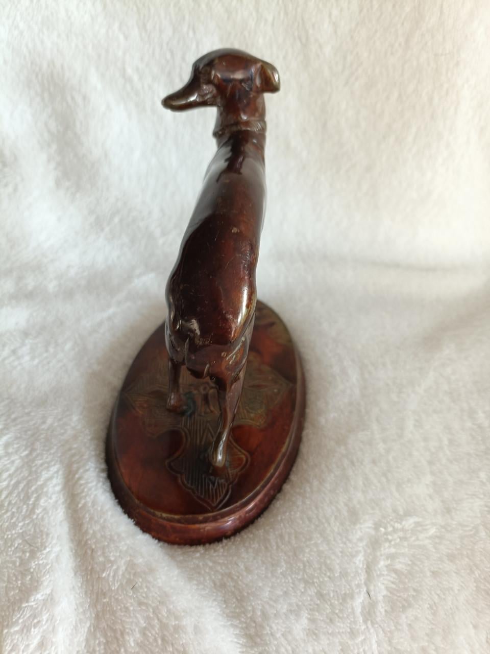 Bronze hazewind beeldje