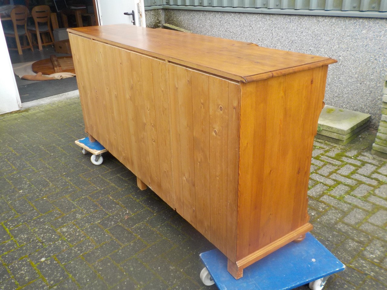 Mooie kwaliteit geheel massief grenen dressoir in goede staat
