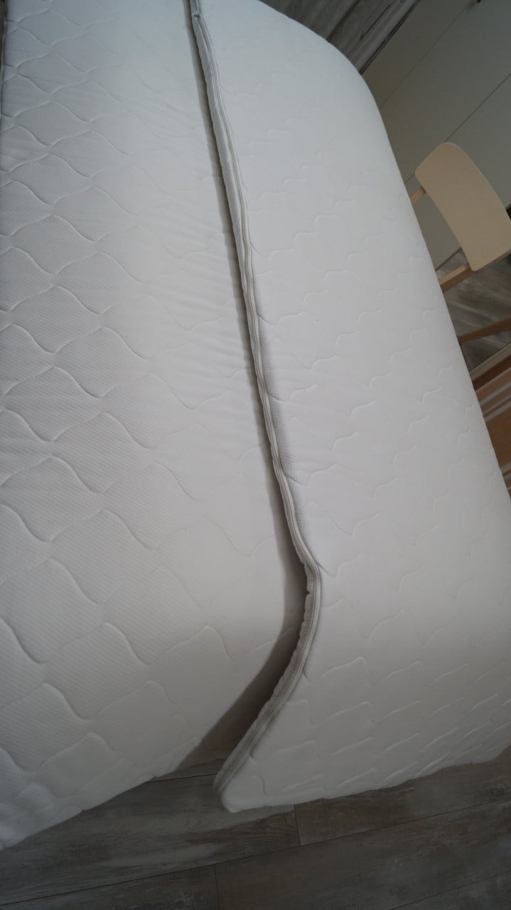 Twee Leen Bakker toppers 90 x 200 cm en 6 cm dik.