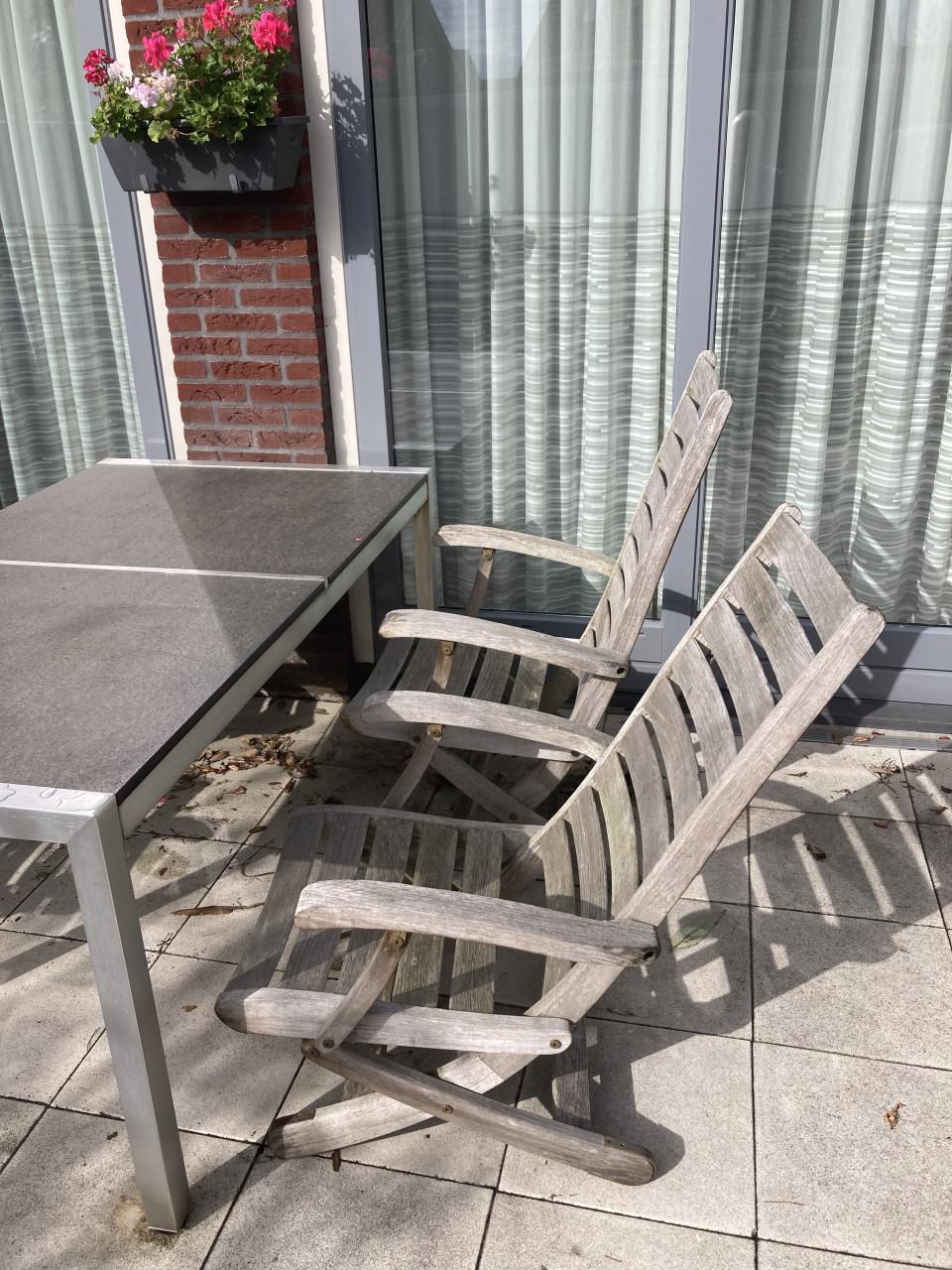 Tuintafel met 4 verstelbare teak houten stoelen