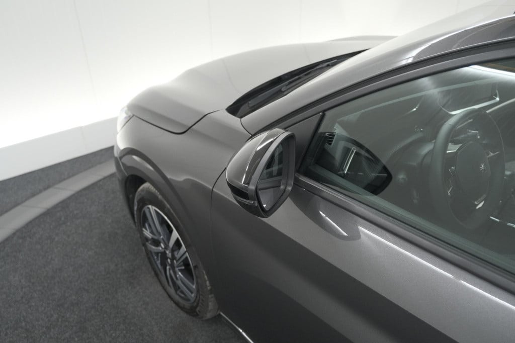 Peugeot 208 puretech 100 allure pack | camera | apple carplay | stoelverwar