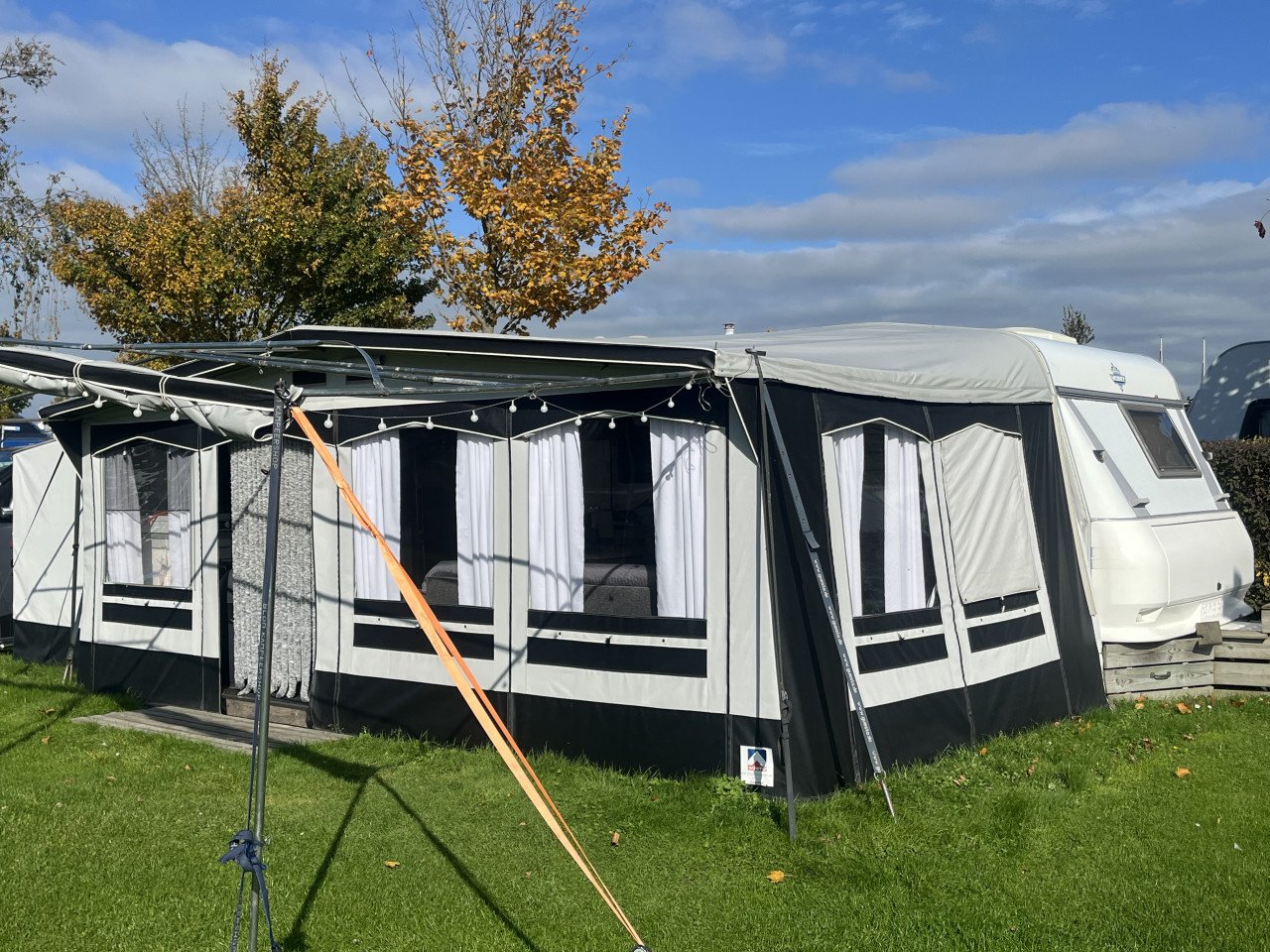 Hobby KMFE 560 Ahorn de luxe met Gusto 4-seizoenen voortent