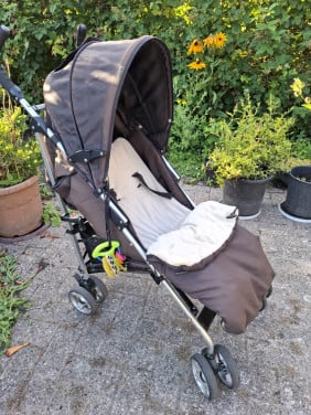 Wandelwagen, merk Prénatale  kleur zwart/ Bruin. Sterke wagen.