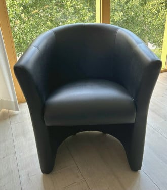 Zwart leren kuipstoelen
