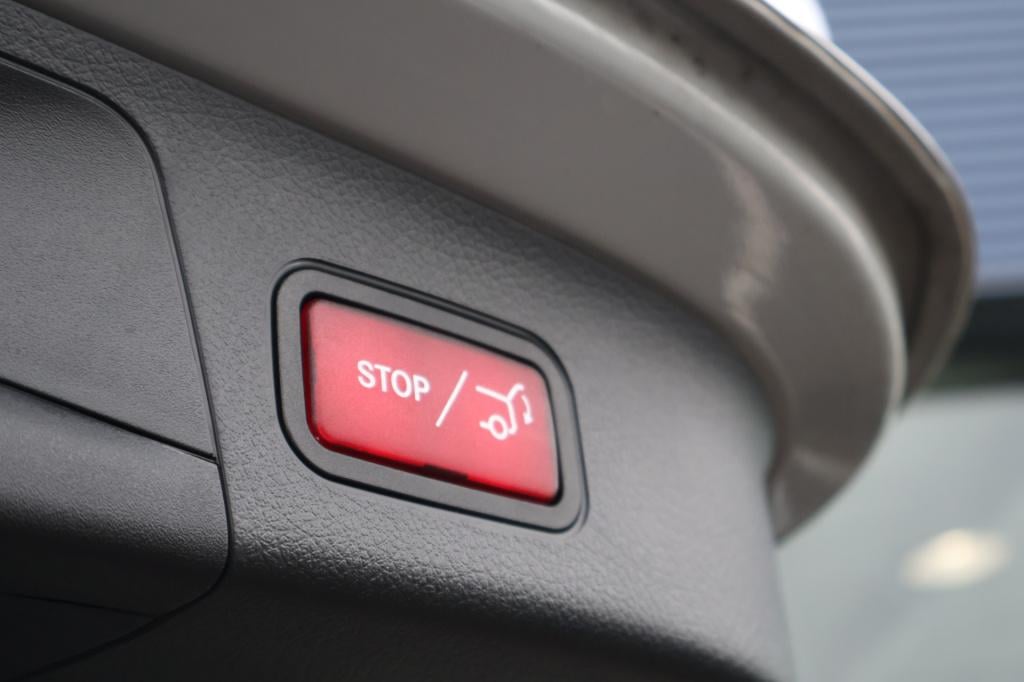 Mercedes-Benz Gla-klasse 180 amg line i 2025 i panorama dak i manufaktur al