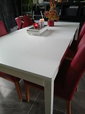 Tafel met stoelen