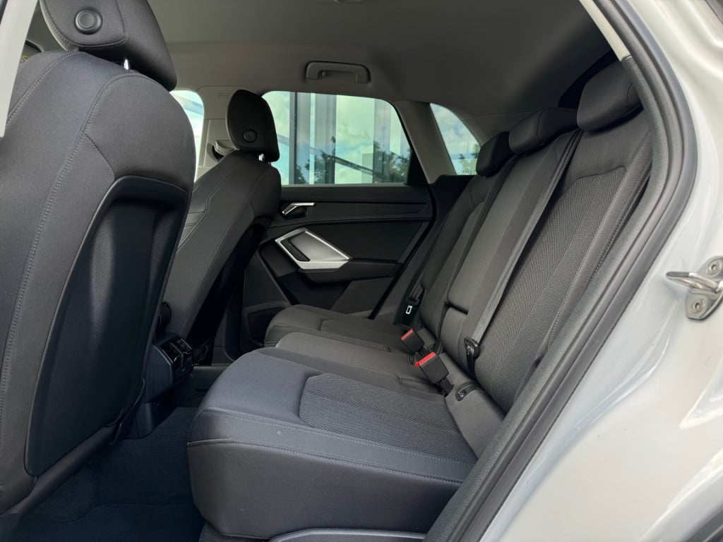 Audi Q3 35 tfsi design luxe * trekhaak * sportstoelen* carplay