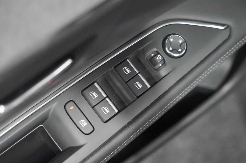 Peugeot 3008 hybrid4 300 gt | elektrisch panoramadak | dodehoekdetectie | c