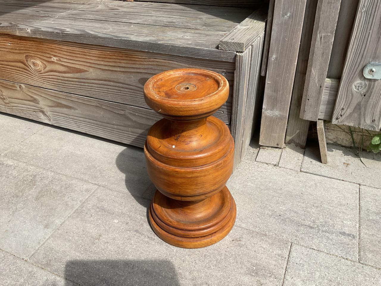 TE KOOP: Houten Kandelaar