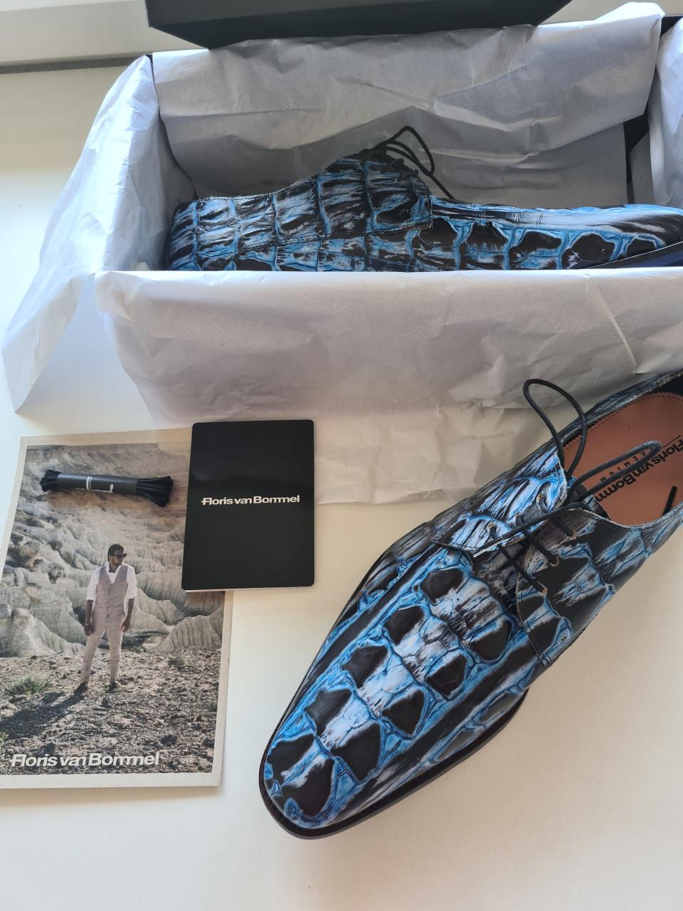 Floris van Bommel geheel leren  schoenen blauw Mt 42 Nieuw !