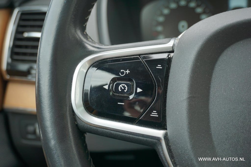 Volvo XC90 2.0 t8 twin engine awd momentum