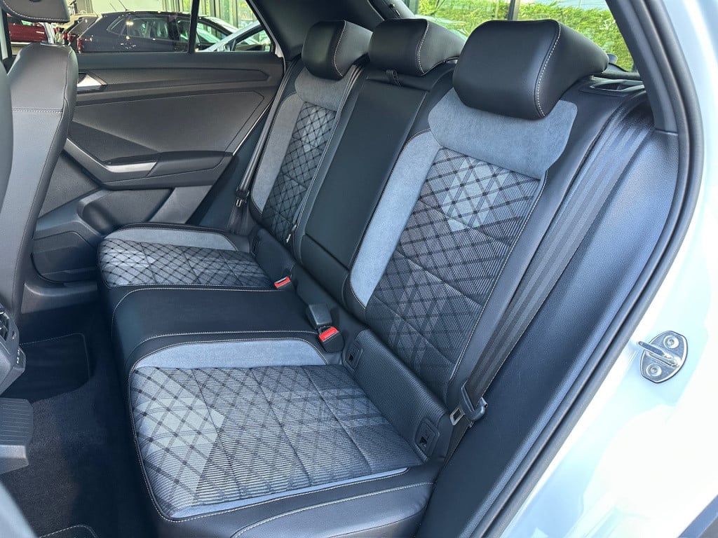Volkswagen T-roc 1.5 tsi 150pk dsg r-line | camera | keyless | elek. achter