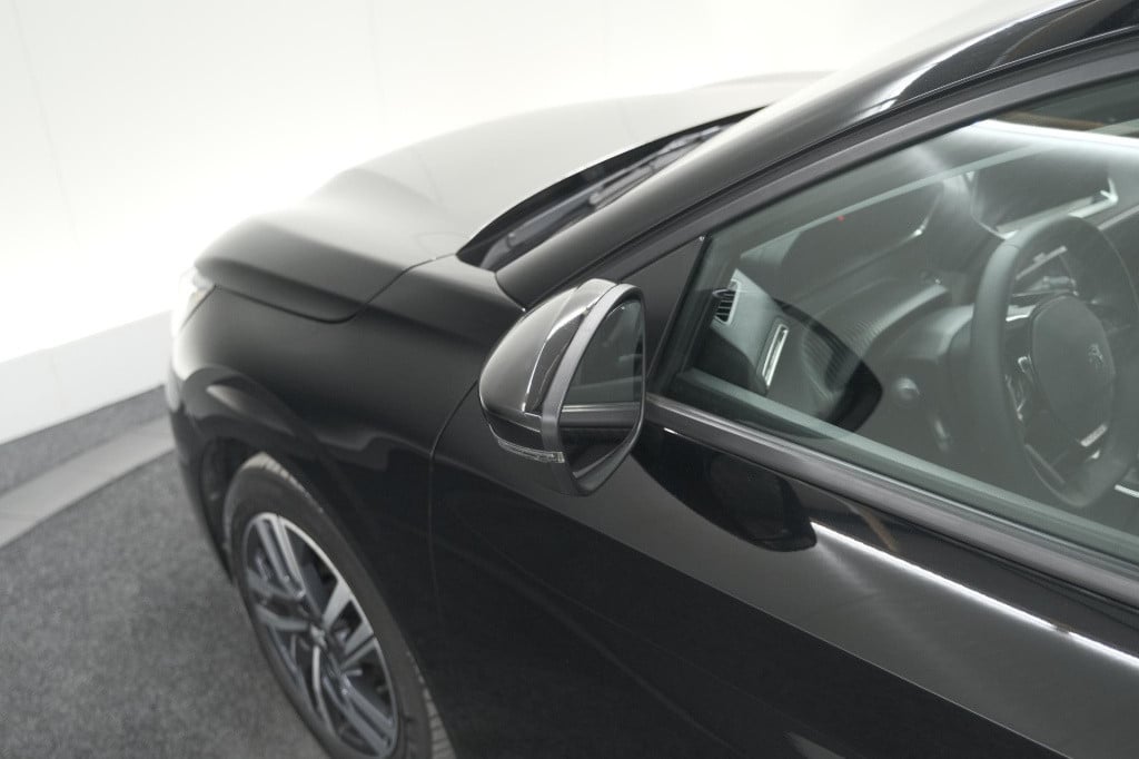 Peugeot 208 puretech 100 allure pack | camera | apple carplay | stoelverwar
