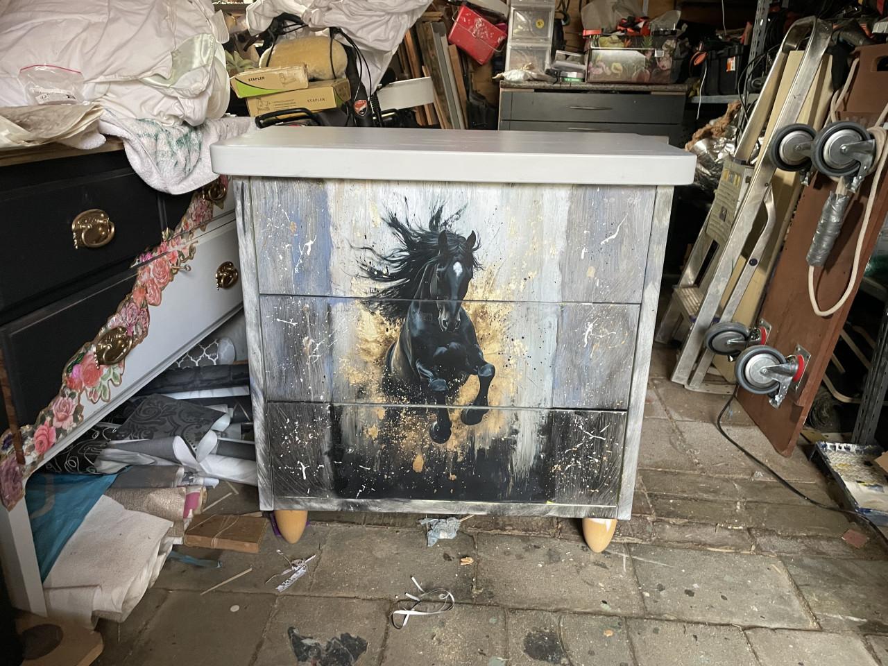 Uniek Kastje met paardenprint