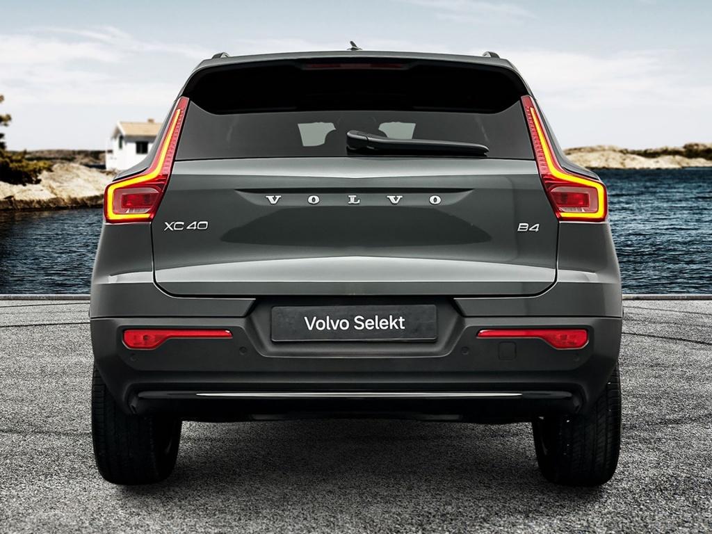 Volvo XC40 b4 197pk plus dark| camera| trekhaak| adap.cruise| h&k audio
