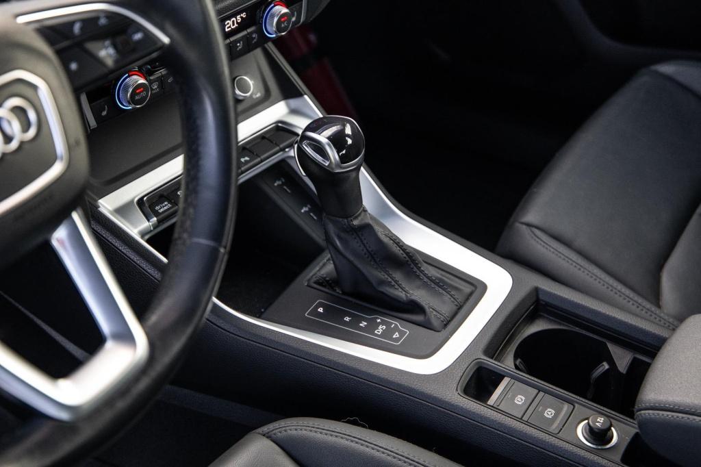 Audi Q3 45 tfsi e edition automaat / plug in hybrid / stoelverwarming / lee