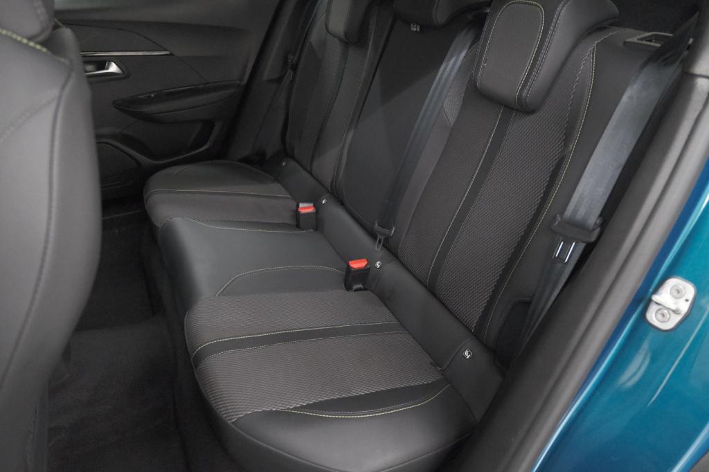 Peugeot 2008 1.2 hybrid 145 gt | camera | apple carplay | parkeersensoren