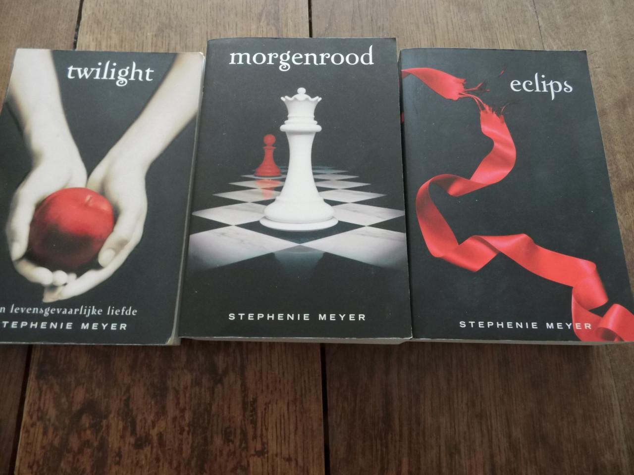 3 Twilight boeken van Stephenie Meijer.