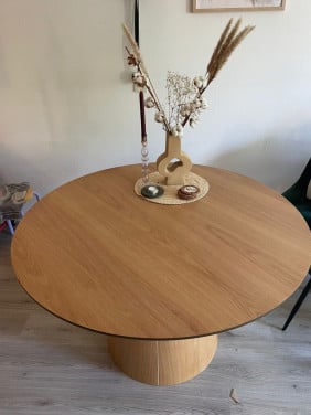 Mooie ronde eettafel