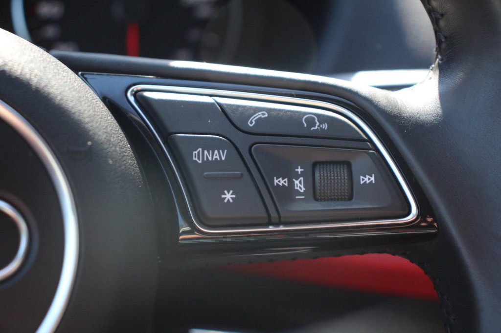 Audi Q2 1.4 tfsi sportline - automaat - acc - led - matrix - apple carplay 