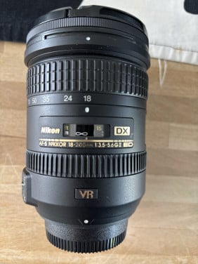 NIKON AF-S 18-200mm 1:3,5-5,6 Zoomlens
