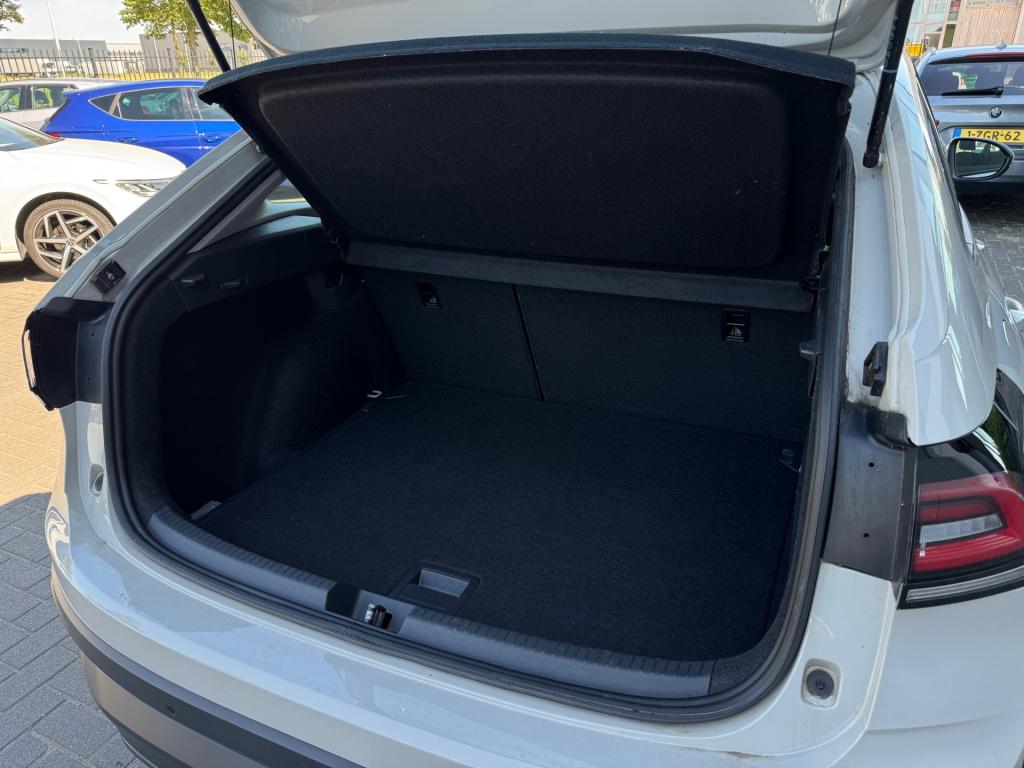 Volkswagen Taigo 1.0 tsi life business * carplay * stoelverwarming * pdc 2x