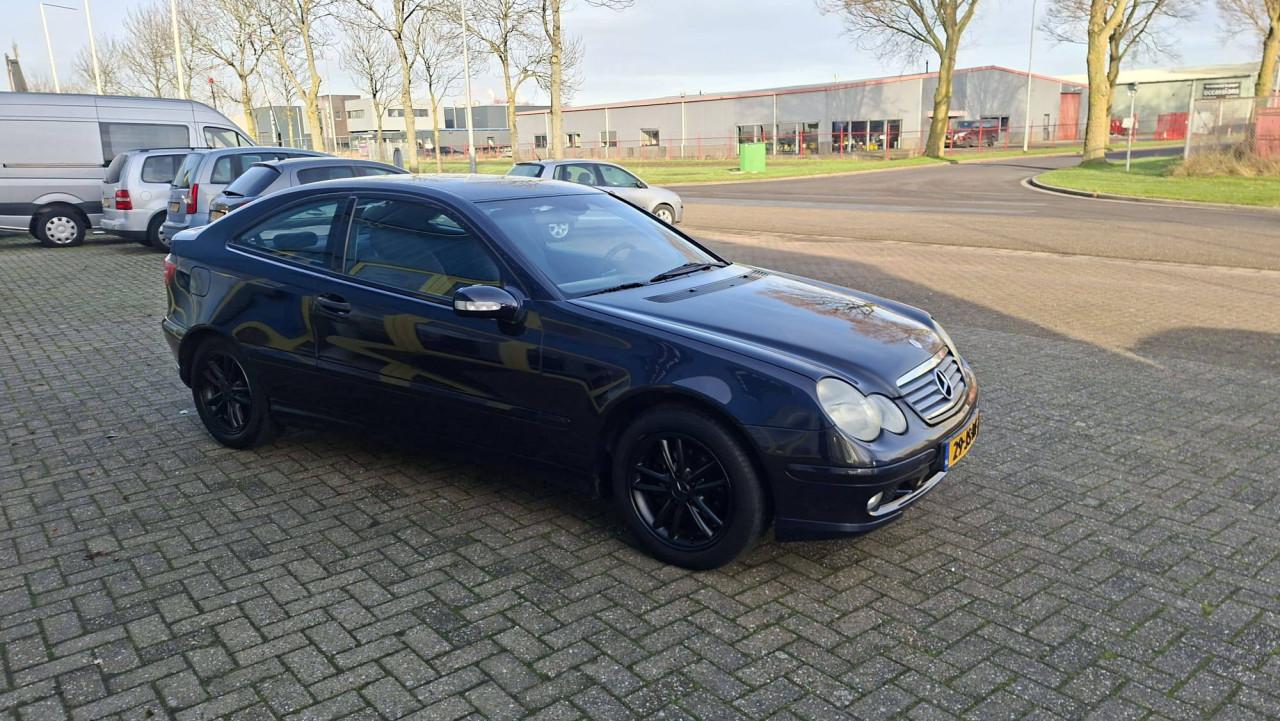 Mercedes C-KLASSE C 200 K Sportcoupe bj:2002 airco navigatie