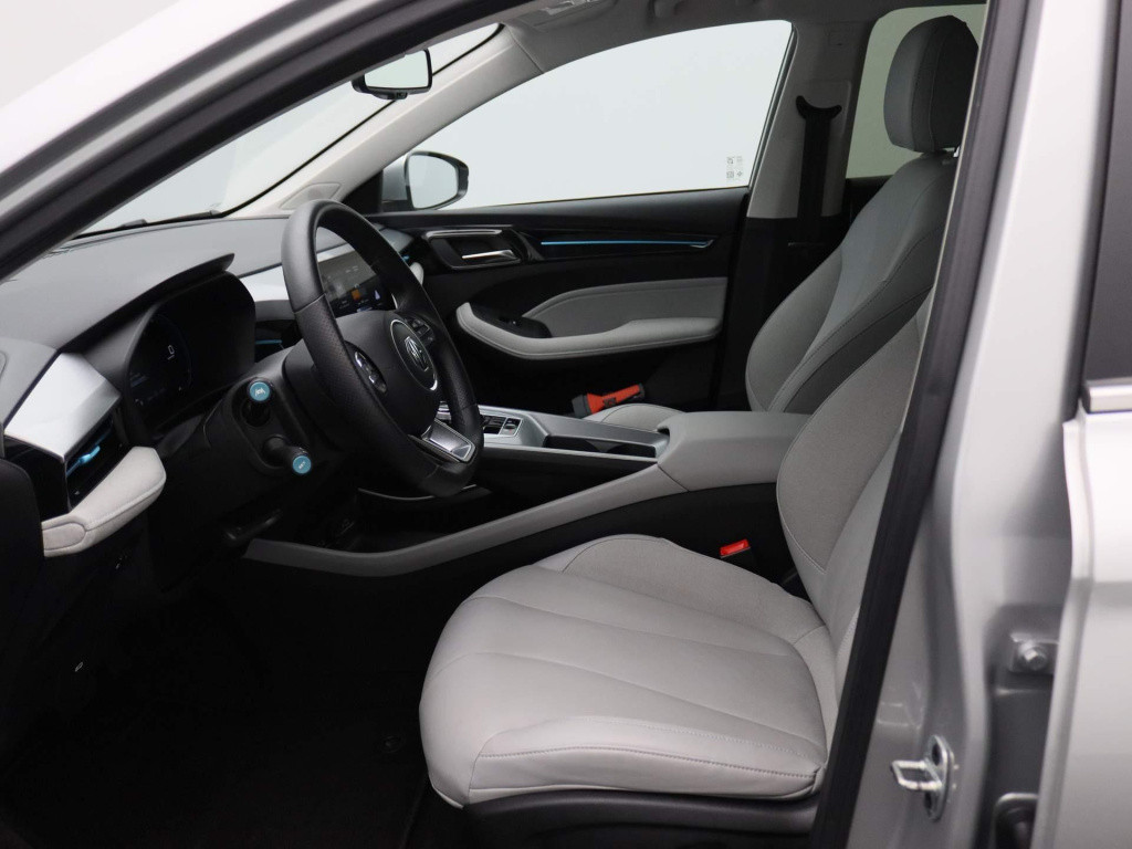 MG 5 standard range luxury 50 kwh | leder | navi | 360 camera | apple carpl