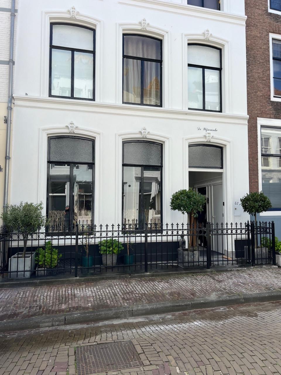 Een meerwaarde voor elke woning. Inrijpoorten elk type en maat is mogelijk.