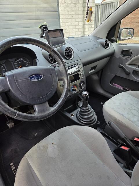 Ford Fiësta 1.25 16V 3DR 2004 Grijs