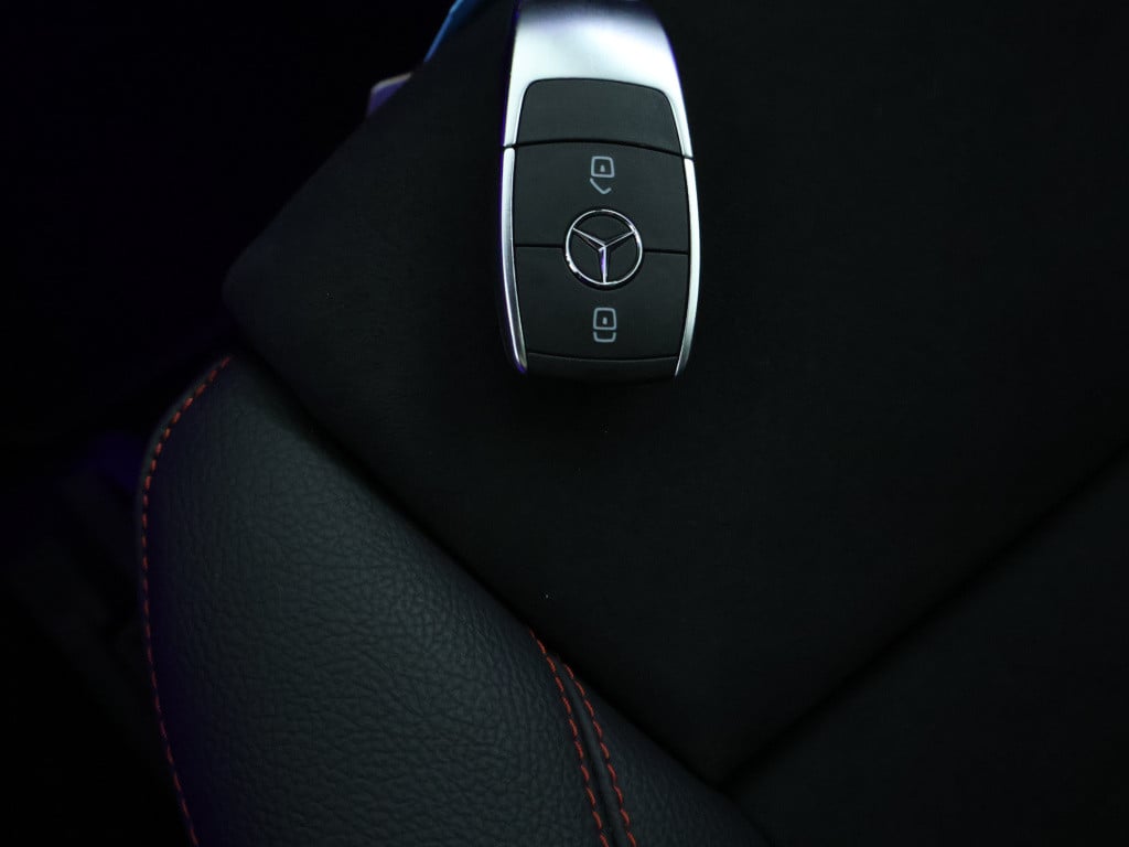 Mercedes-Benz A-Klasse 180 business solution amg | panoramadak | sfeerverli