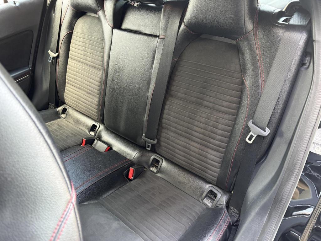 Mercedes-Benz Gla-klasse 180 business solution amg