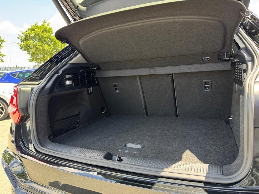 Audi Q2 35 tfsi s edition * virtual cockpit * carplay * keyless * camera