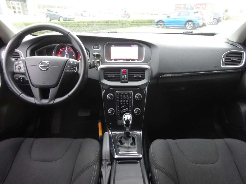 Volvo V40 cross country 2.0 d2 kinetic automaat 1e eigenaar / automaat / cl