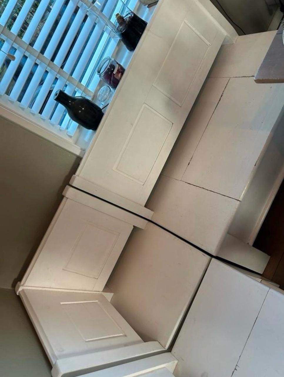 Mooie houten hoekbank (klepbank) van Les Brocanteurs