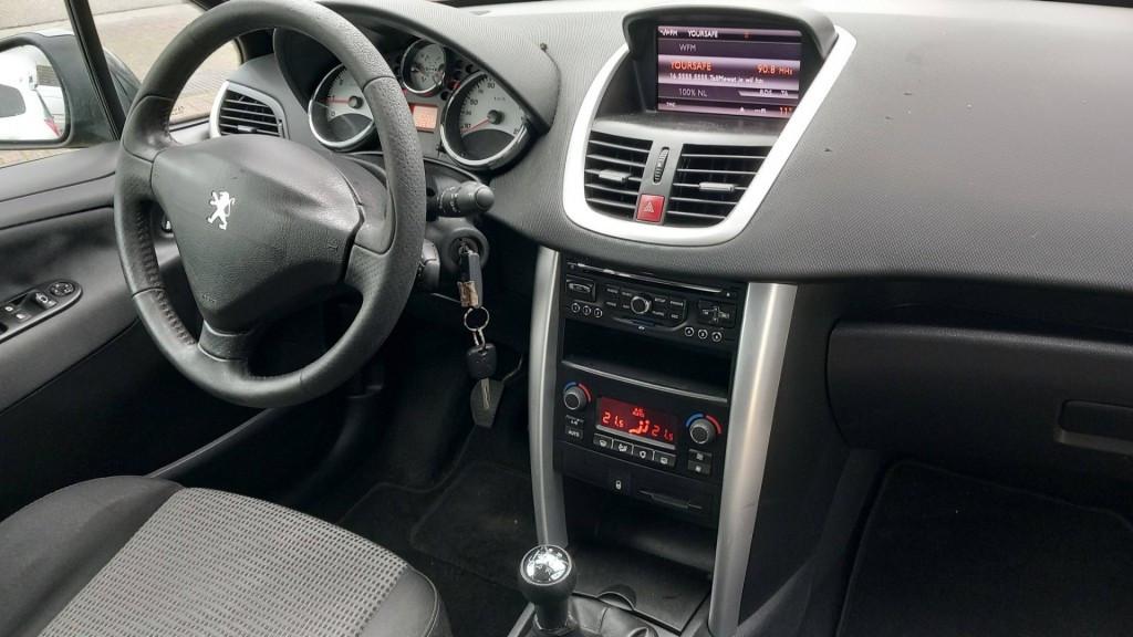 Peugeot 207 1.6 VTi Premiere 3 drs bj: 2010 airco-navigatie i.z.g.st