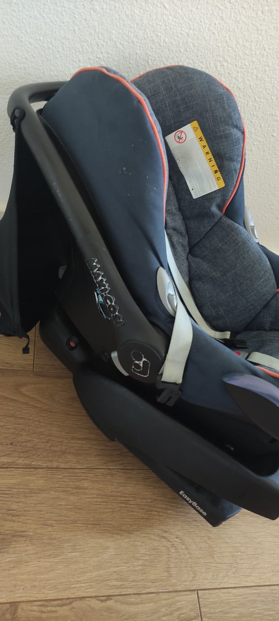 Maxicosi met verkleiner en base