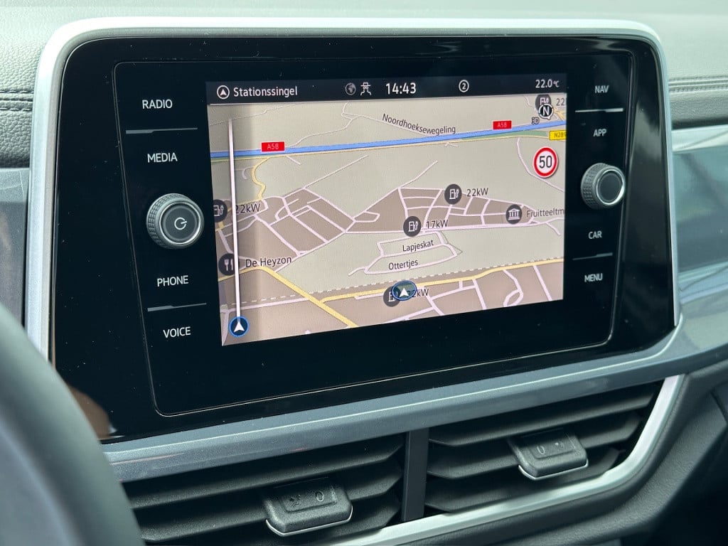 Volkswagen T-roc 1.5 tsi 150pk dsg style | trekhaak | navi | iq light | ada