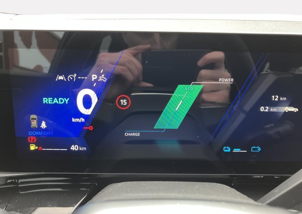 Renault Austral 1.2 e-tech hybrid 200 techno esprit alpine - demo