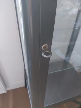 Te koop vitrine kastje in goede staat €25,-