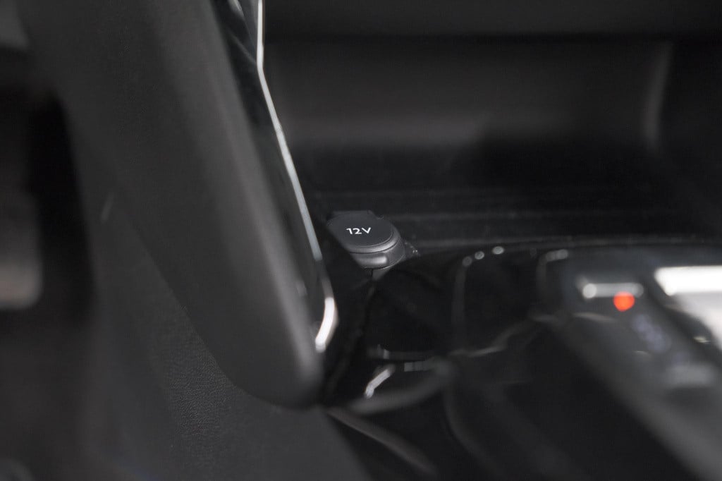 Peugeot 208 hybrid 100 e-dcs6 allure | camera | keyless entry | apple carpl
