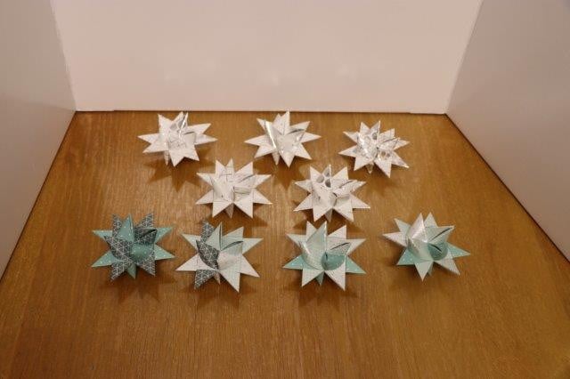 Kerst origami ster Diverse kerst motieven En kleuren Klein: 11 cm. Euro