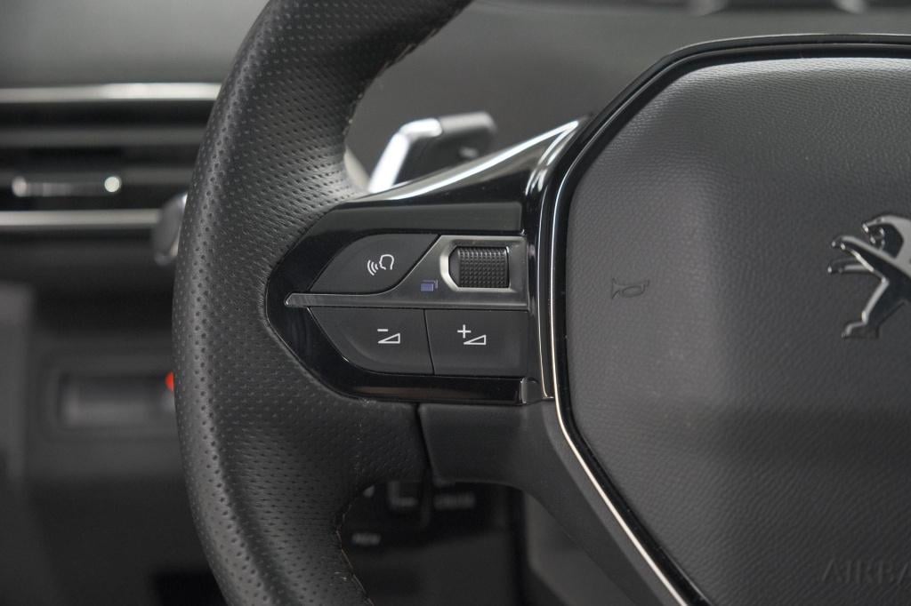 Peugeot 3008 puretech 130 eat8 gt black pack | trekhaak | elektrische koffe